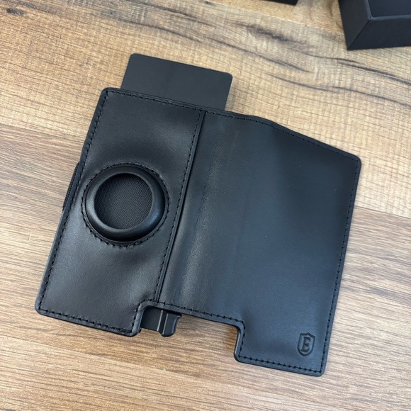 Ekster Parliament Cardholder Wallet AirTag Carbon Fiber Black Leather NEW w/ Box - Picture 1 of 8